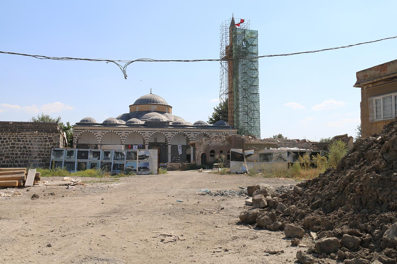 Çatışmaların hedefi olan Kurşunlu Cami'nin restorasyonu devam ediyor Çatışmaların hedefi olan Kurşunlu Cami'nin restorasyonu devam ediyor